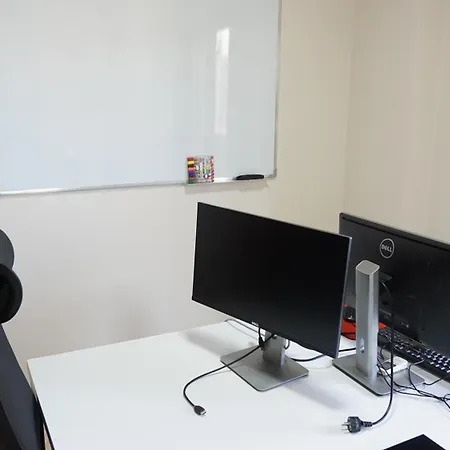 Apartment Aksi - Center Dedicated Workspace Tirana