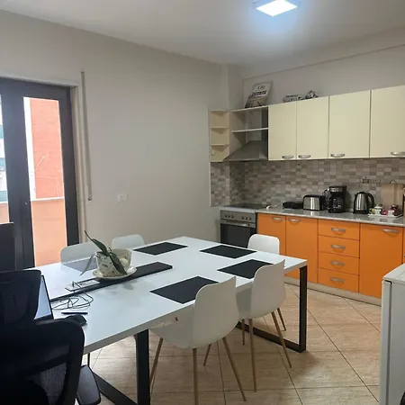 Apartment Aksi - Center Dedicated Workspace Tirana